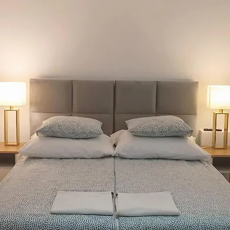 Close To Everywhere, Cosy Place-2